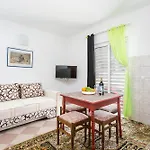 6736b Lägenhet Podaca